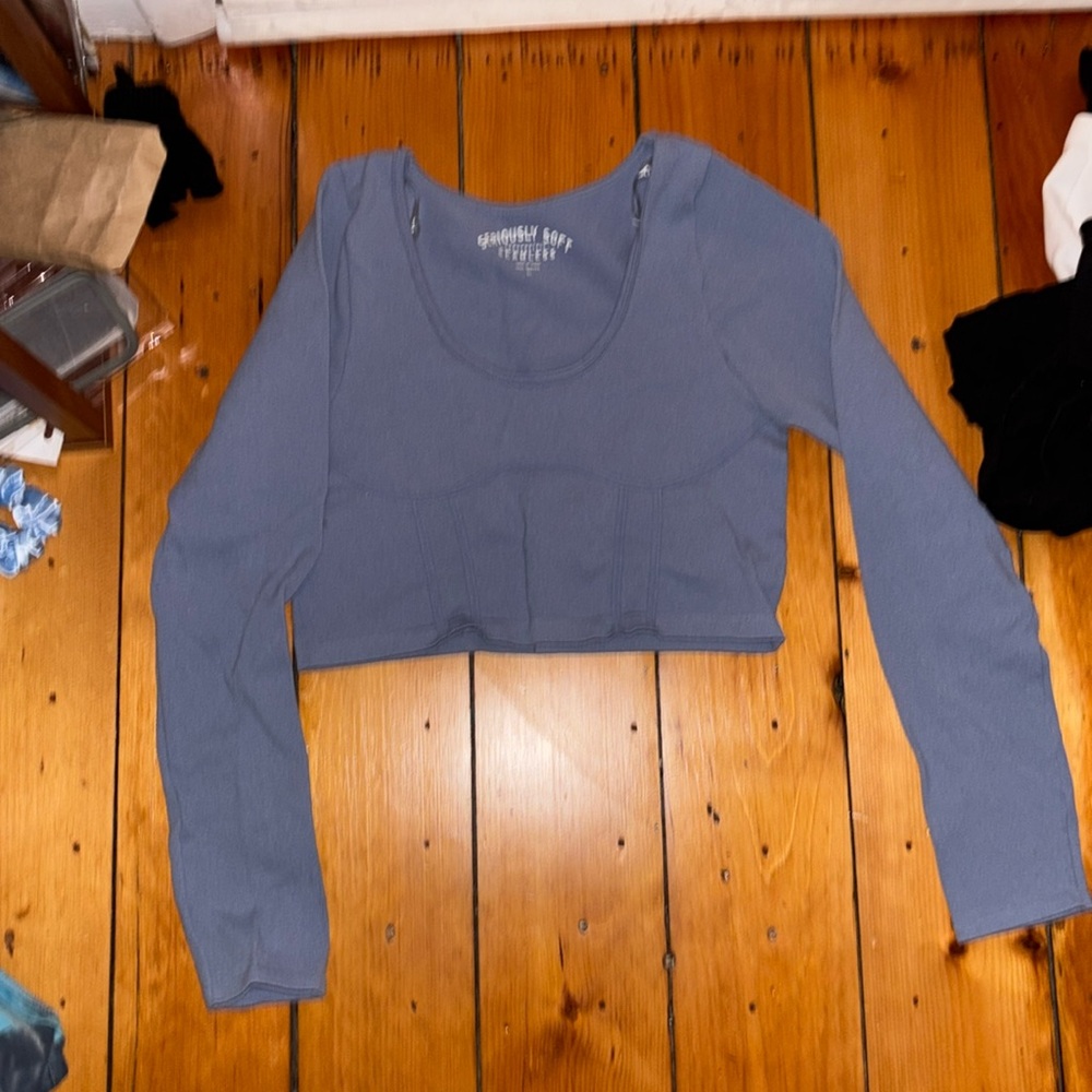 aéropostale blue cropped long sleeve.